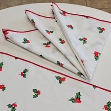 Set of 4 Vintage White Traditional Christmas Themed Fabric Napkins