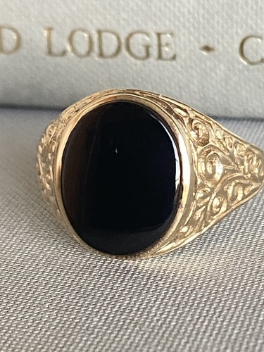 Gents 9ct gold - &, scrolled