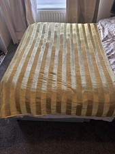  Gold Bedspread Pied A Terre
