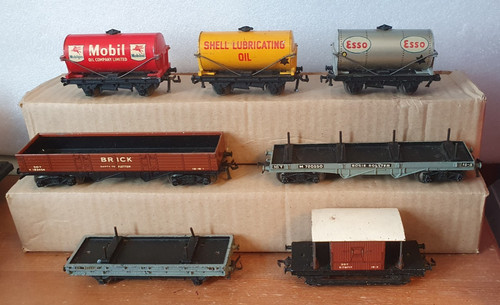 Hornby dublo wagons esso - hornby, x7