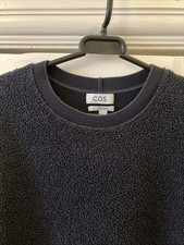COS MENS BLACK FLEECE DESIGN JUMPER - SIZE LARGE