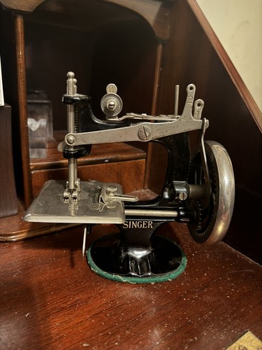 Singer model miniature - singer,