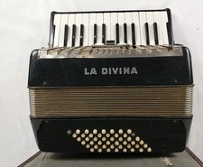 La Divina 26 Piano Keys 48 Bass Keys 3 Piano Couplers GWO