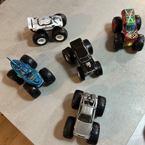 Hot wheels monster jam bundle - monster,