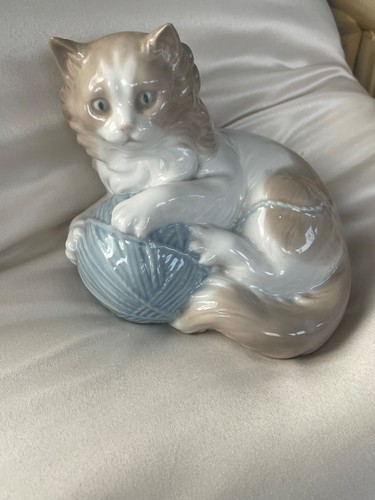 Nao lladro figurine cat - nao,