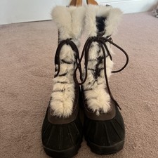 Brown With White Trim Winter Snow Lace Up Boots Size 6 Eur39