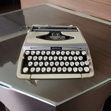 Delux Smith Corona Zephyr typewriter  with Case fully working exclent condition 