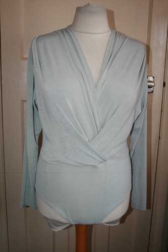 Size pale grey - pale, /