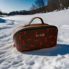 ❀ڿڰۣ❀ GUESS Red & Brown CHERRY BERRY Design COSMETICS MAKE~UP VANITY TRAVEL BAG