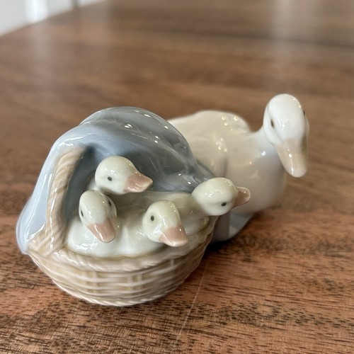 Lladro duck and ducklings - duck,