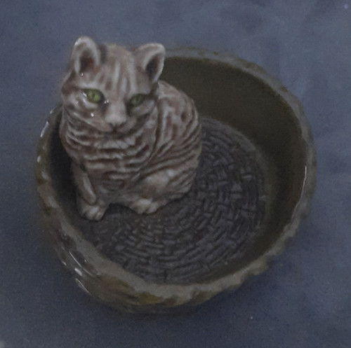 Wade ceramic cat figurine - cat, in