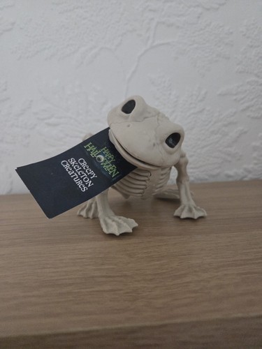 Frog skeleton halloween - skeleton,