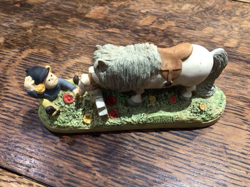 Thelwell statue figurine - statue,