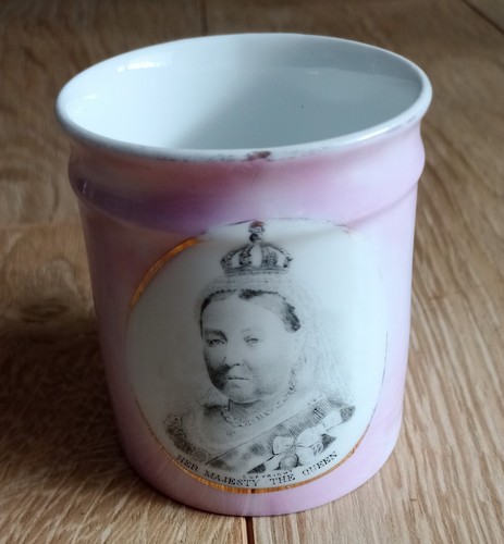 Antique pink lustre queen - lustre,