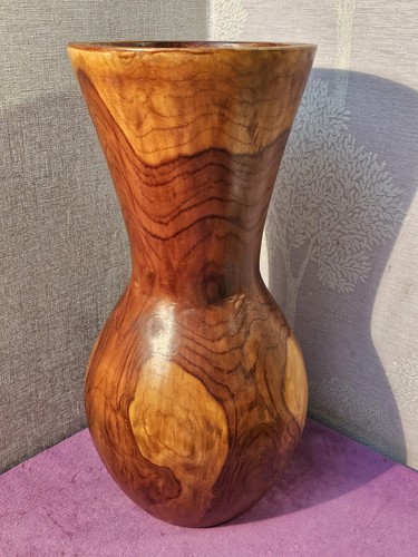 Stunning large hand carved - large,