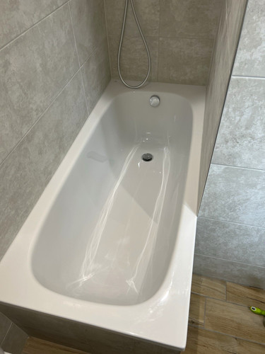 White acrylic bath tub - white,