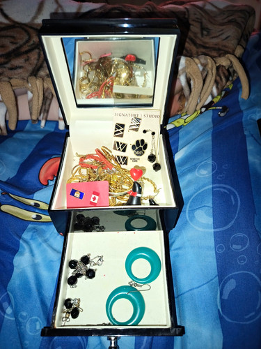 Black white plastic jewelry - black,