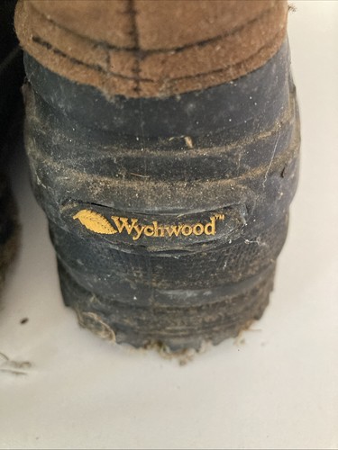 Wychwood carp fishing water - wychwood,