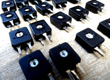 20 x Iskra PNZ11Z 470 ohm enclosed vertical preset potentiometer pot 10mm 470R