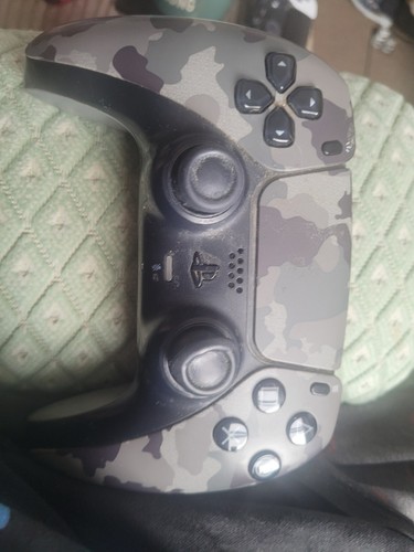 Faulty ps5 contollers for - faulty,