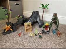 Playmobil Volcano set With Dinosaurs