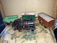 Hornby Type 40 British Railways Clockwork Train + Carriages