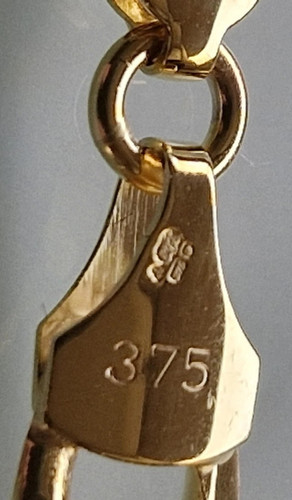 9ct gold flat - gold, curb
