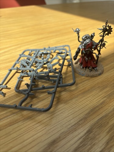 Warhammer 40k tech priest - warhammer,