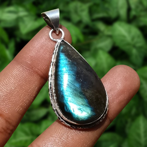 Flashy labradorite gemstone - labradorite,