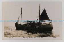 C030332 Fishermen Hauling the Trawl Net LT57 Lowestoft H Jenkins