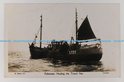 C030332 fishermen hauling - c030332, the