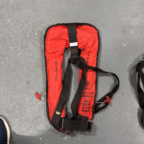Life jacket with - with, co²