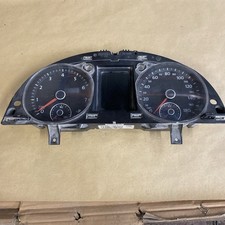 VW Passat Speedometer Instrument Cluster 3C8920970E