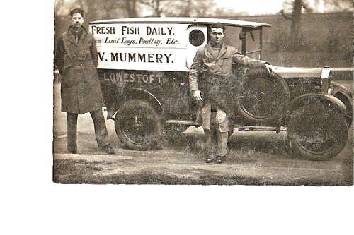 Postcard lowestoft v - ,