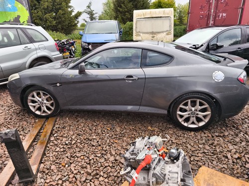 Hyundai coupe 2003 - hyundai, door
