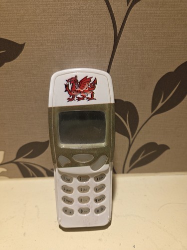 Nokia 3210 mobile phone no - 3210,