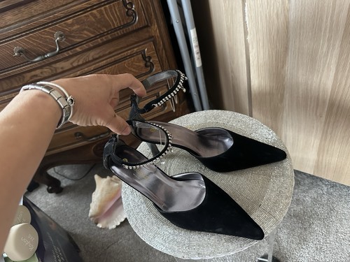 Elegant black pumps - by, canda