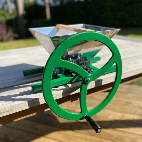 Manual apple scratter pulper - scratter,