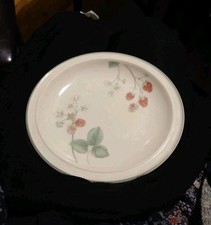 Wedgwood  Raspberry Cane  Salad Dessert Plate 8.75” Excellent Condition