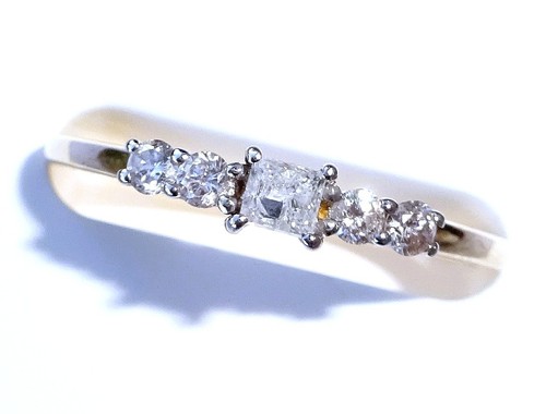 10ct gold 30ct princess - 10ct,