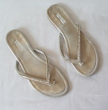 Lovely ladies flat silver toe-post flip-flops from Primark, size 5 (Eur 38/US 7)