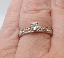 Black Hills Gold Vintage 925 Silver & 12ct Rose Gold Accents  Ring in a Size M