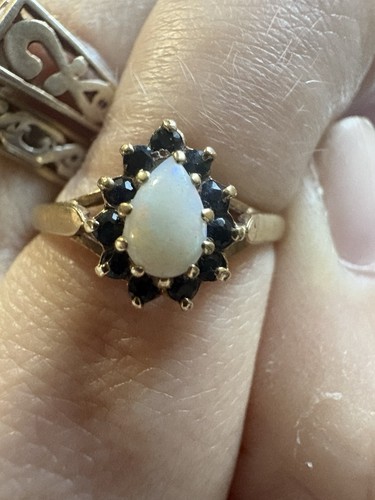 Stunning vintage 9ct gold opal - stunning,
