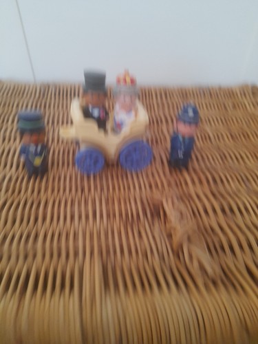 Happyland figures and carriage - figures,