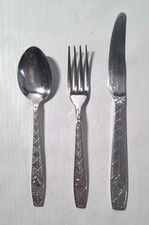 VINTAGE CHILDS CUTLERY SET – BUNNY RABBIT PATTERN – EPNS – YEOMAN - ENGLAND