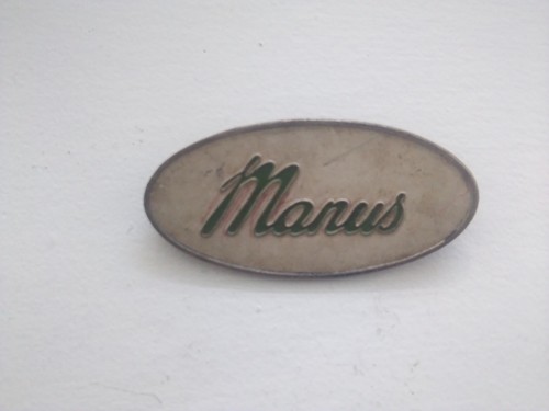 Unknown manus metal badge - metal, badge?