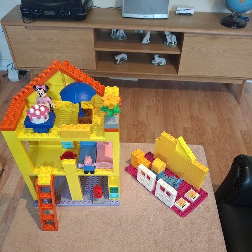 Peppa pig house - (duplo, style)