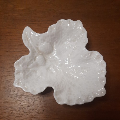Vtg caverswall white - white, embossed
