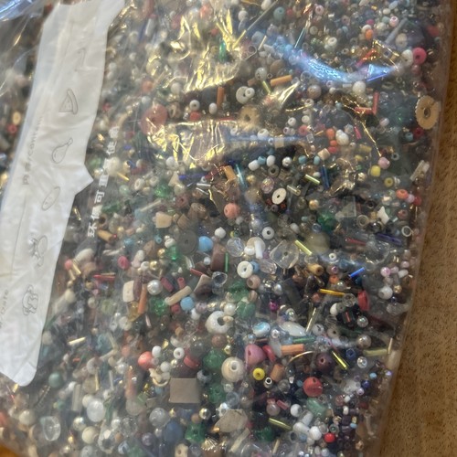 8kg small vintage beads - vintage,