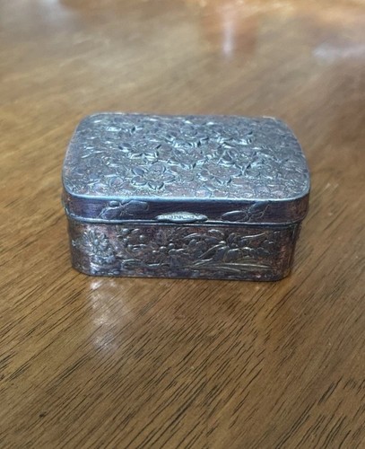 Antique trinket snuff box - or,